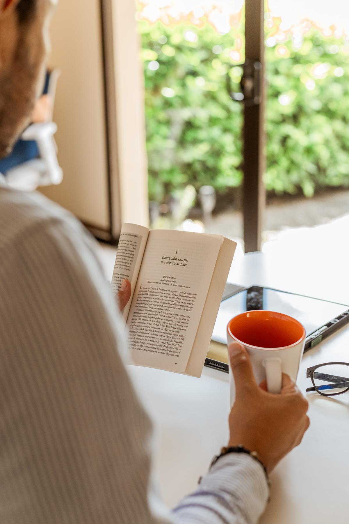 Estudio y profundidad: lectura de Operación Crush, OKRs